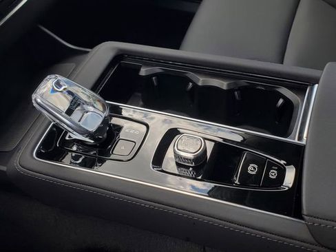 Certified 2025 Volvo XC90 B6 Plus w/ Protection Package Premier AWD/4WD image 25