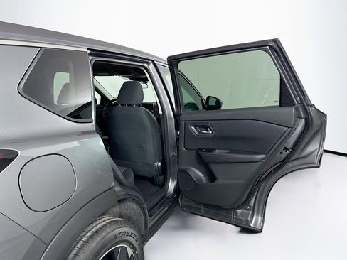 Used 2024 Nissan Rogue SV image 29