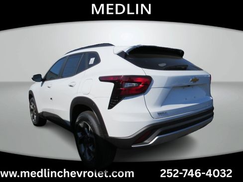 New 2026 Chevrolet Trax LT w/ LT Convenience Package FWD image 4