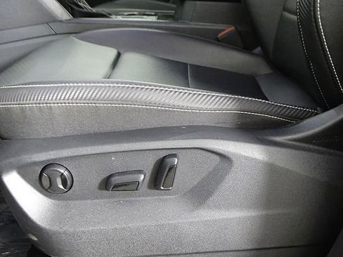 Used 2022 Volkswagen Atlas Cross Sport SE image 19