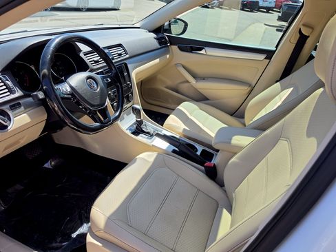 Used 2019 Volkswagen Passat 2.0T Wolfsburg w/ Wheels & Sunroof Package FWD image 13