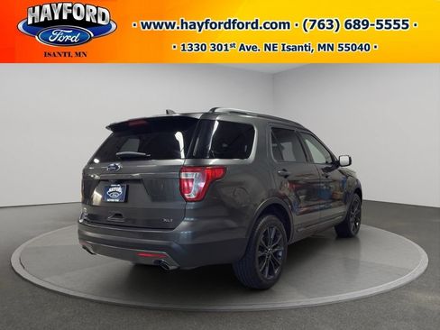 Used 2017 Ford Explorer XLT w/ Equipment Group 202A AWD/4WD image 3