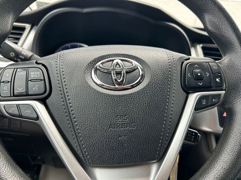 Used 2019 Toyota Highlander LE AWD/4WD image 24
