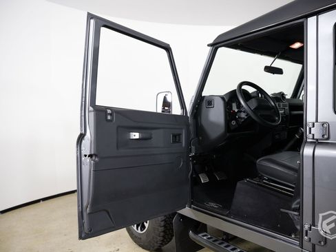 Used 1991 Land Rover Defender 110 image 12