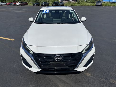 Used 2024 Nissan Altima 2.5 SV w/ SV Premium Package AWD/4WD image 6