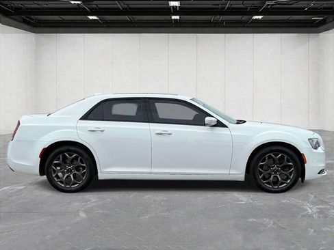 Used 2018 Chrysler 300 S w/ 300S Premium Group AWD/4WD image 4