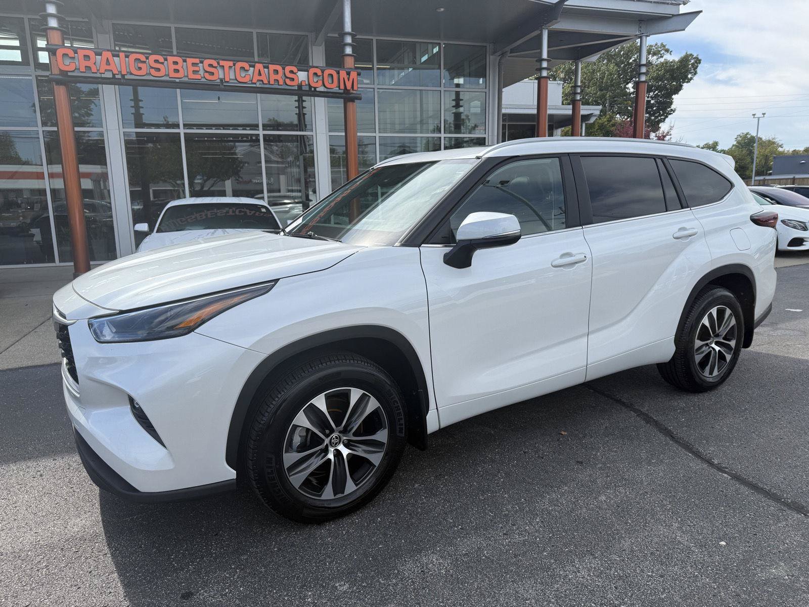 Used 2026 Toyota Highlander XLE AWD/4WD image 2