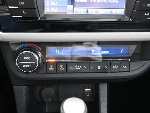 Used 2014 Toyota Corolla LE image 20