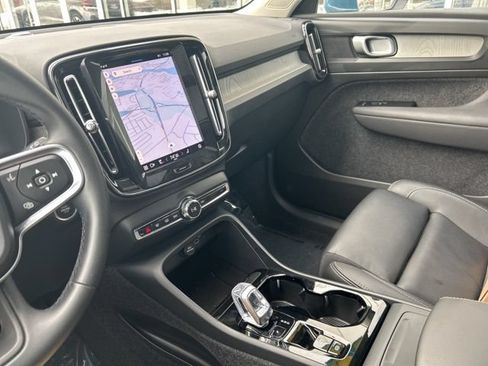 Used 2025 Volvo XC40 B5 Plus AWD/4WD image 19