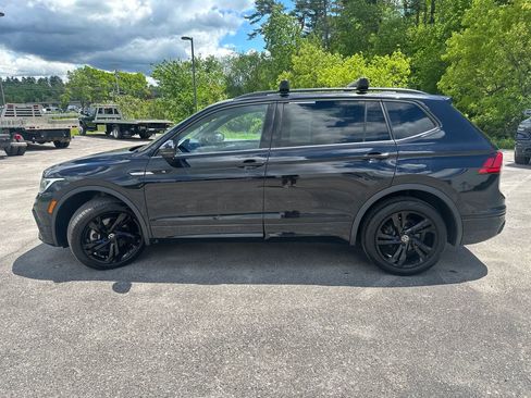 Used 2023 Volkswagen Tiguan SE R-Line AWD/4WD image 2