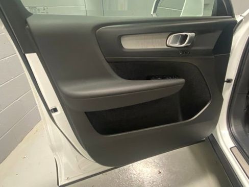 Used 2025 Volvo XC40 B5 Core image 7