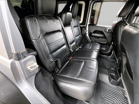 Used 2020 Jeep Wrangler Unlimited Sahara AWD/4WD image 19