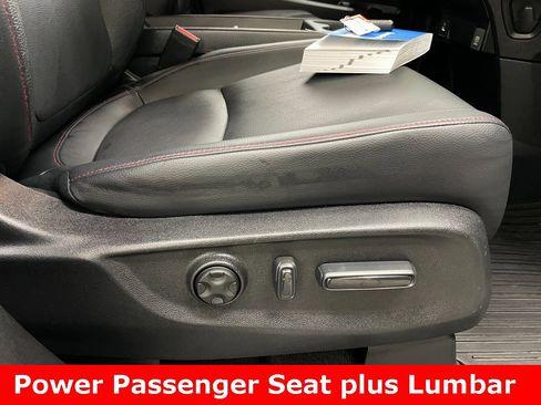 Used 2024 Honda Odyssey Sport image 11