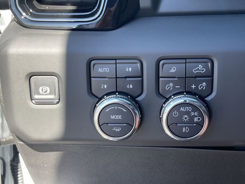 Used 2025 GMC Sierra 1500 AT4 w/ AT4 Premium Package image 18