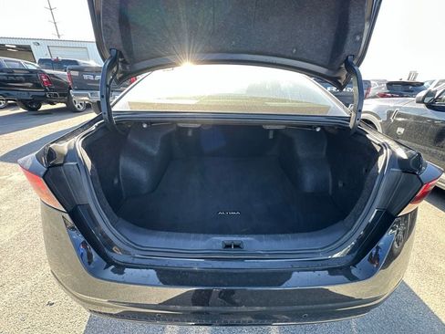 Used 2025 Nissan Altima 2.5 SV FWD image 5