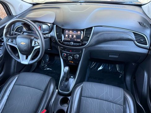 Used 2021 Chevrolet Trax LT w/ LT Convenience Package image 31