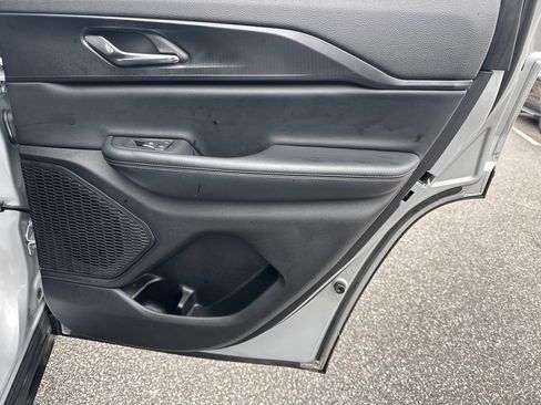 Used 2024 Jeep Grand Cherokee Altitude image 16