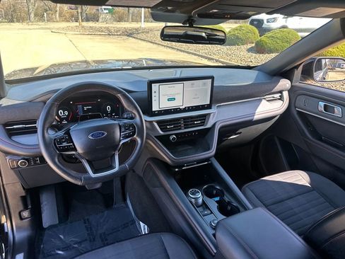 Used 2025 Ford Explorer ST-Line AWD/4WD image 34