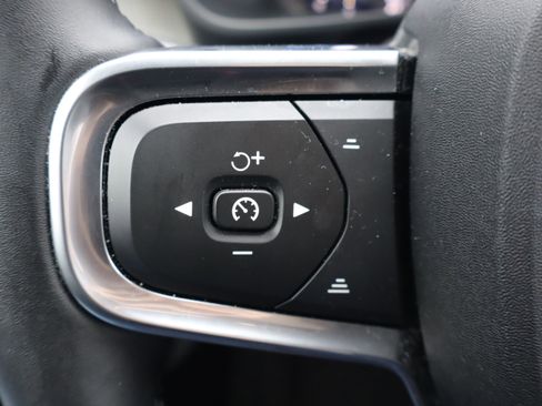 Used 2025 Volvo XC40 B5 Core image 20