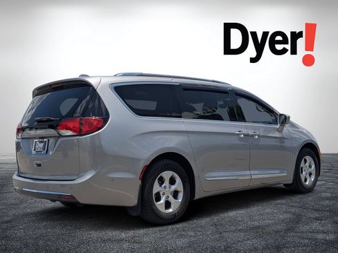 Used 2017 Chrysler Pacifica Touring-L Plus w/ Advanced Safetytec Group FWD image 3