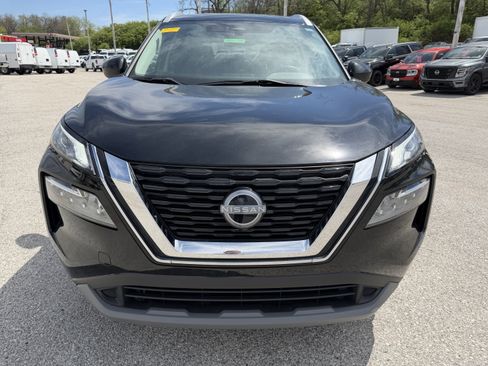 Used 2023 Nissan Rogue SV w/ SV Premium B Package image 2