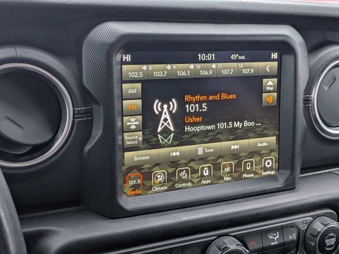 Used 2023 Jeep Wrangler Sahara w/ Cold Weather Group image 30