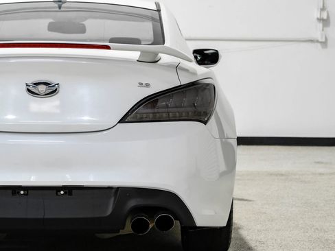 Used 2013 Hyundai Genesis 3.8 image 40