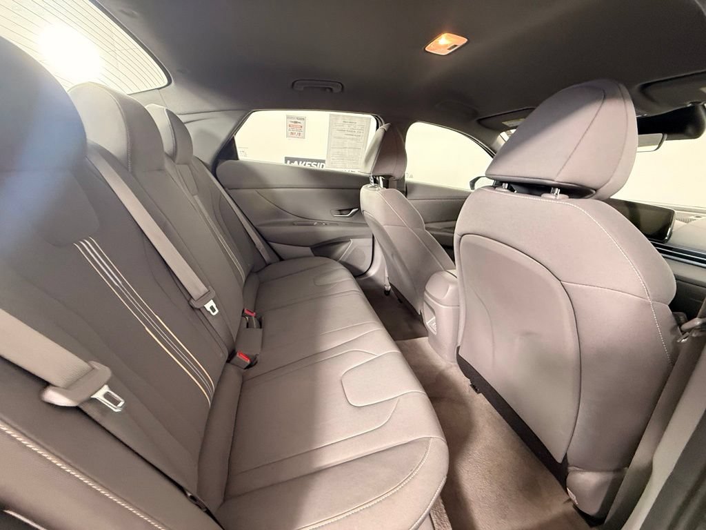 Used 2024 Hyundai Elantra SEL FWD image 21