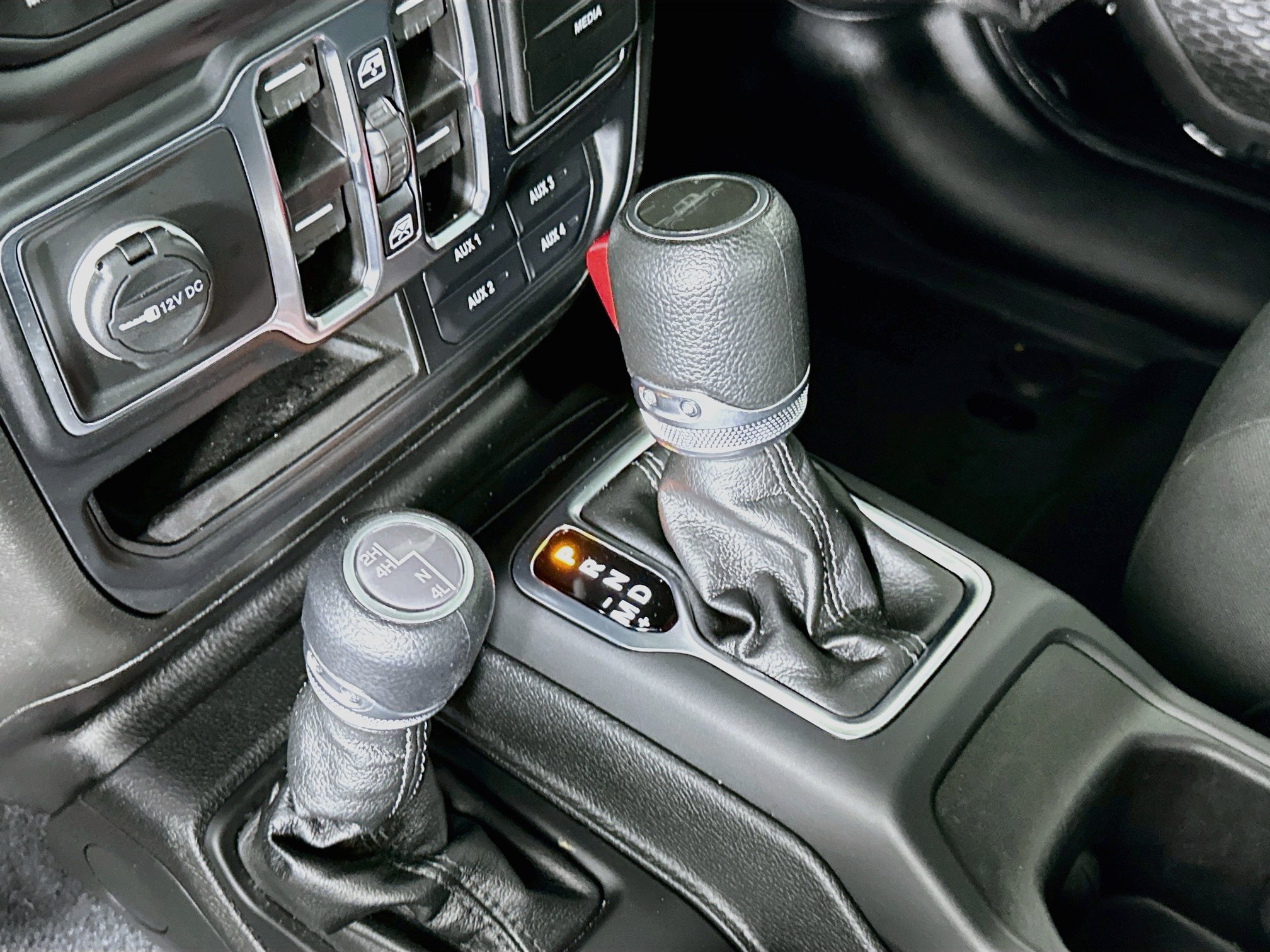 Used 2023 Jeep Gladiator Sport AWD/4WD image 23
