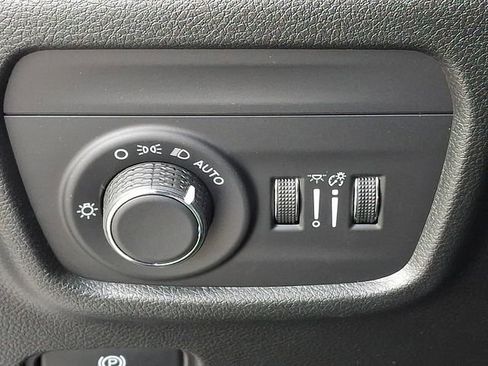 Used 2023 Jeep Grand Cherokee Altitude image 24