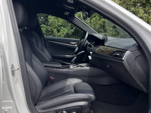 Used 2020 BMW 530i RWD image 17