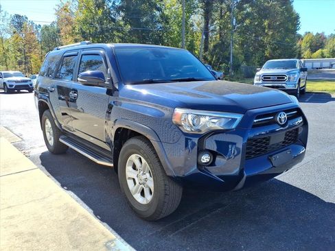Used 2022 Toyota 4Runner SR5 Premium image 3