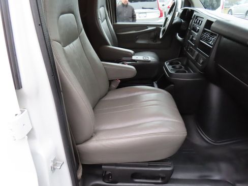 Used 2015 Chevrolet Express 2500 image 15