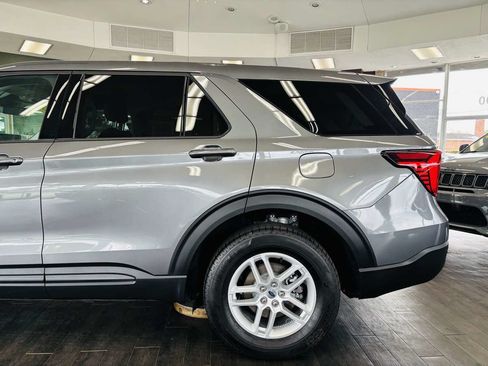 Used 2026 Ford Explorer Active AWD/4WD image 14