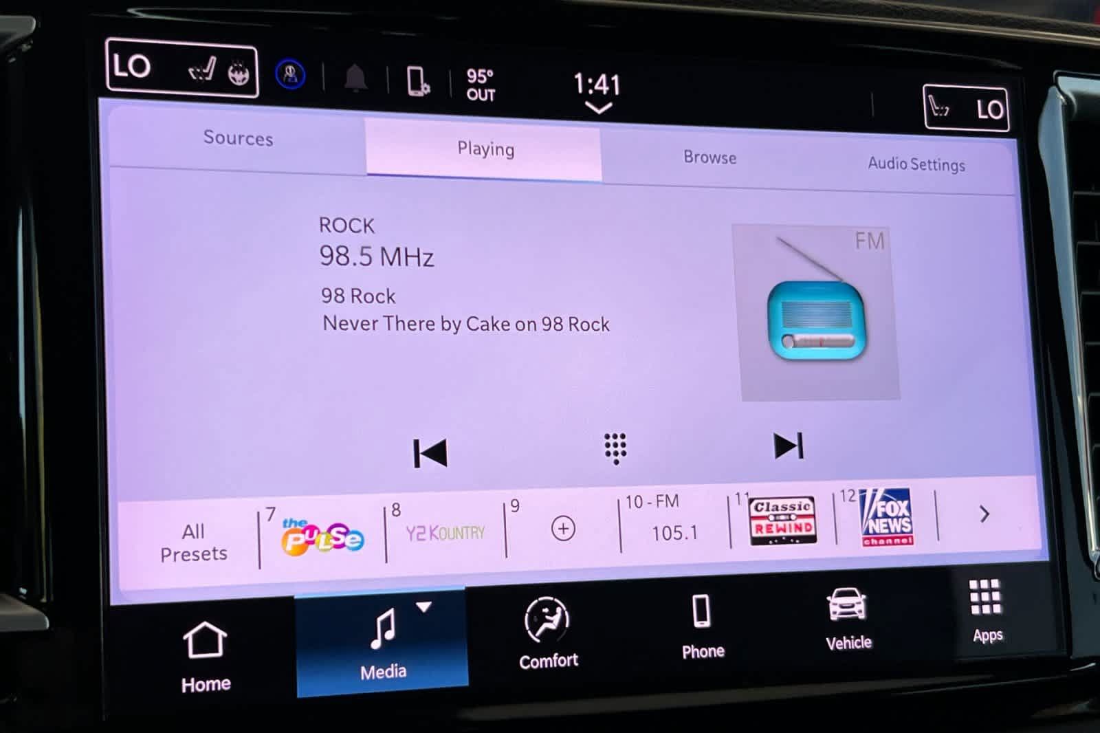 Used 2024 Chrysler Pacifica Touring-L FWD image 21