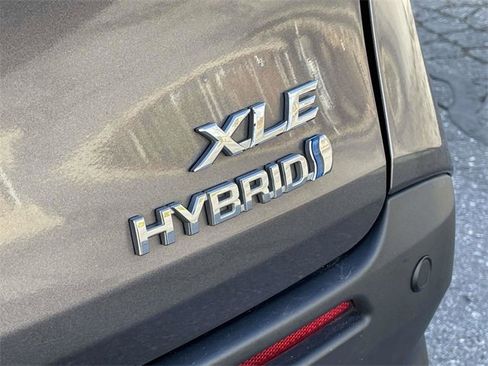 Used 2022 Toyota Sienna XLE image 12