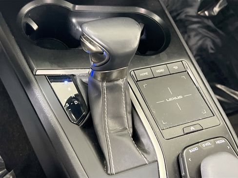 Used 2019 Lexus UX 250h image 16