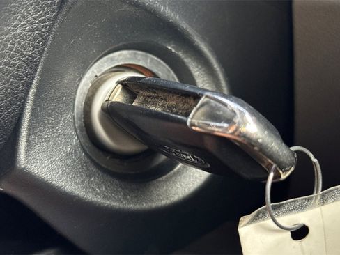 Used 2021 Ford Transit Connect XLT image 26