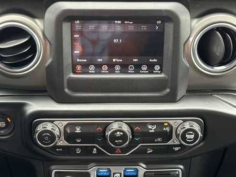 Used 2018 Jeep Wrangler Unlimited Sahara AWD/4WD image 13