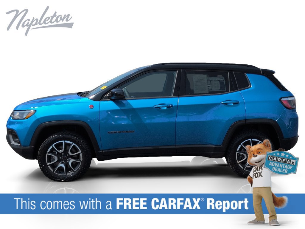 Used 2025 Jeep Compass Trailhawk AWD/4WD image 2