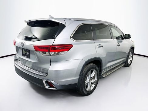 Used 2017 Toyota Highlander Limited image 9