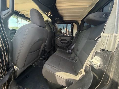 Used 2022 Jeep Gladiator Sport image 8