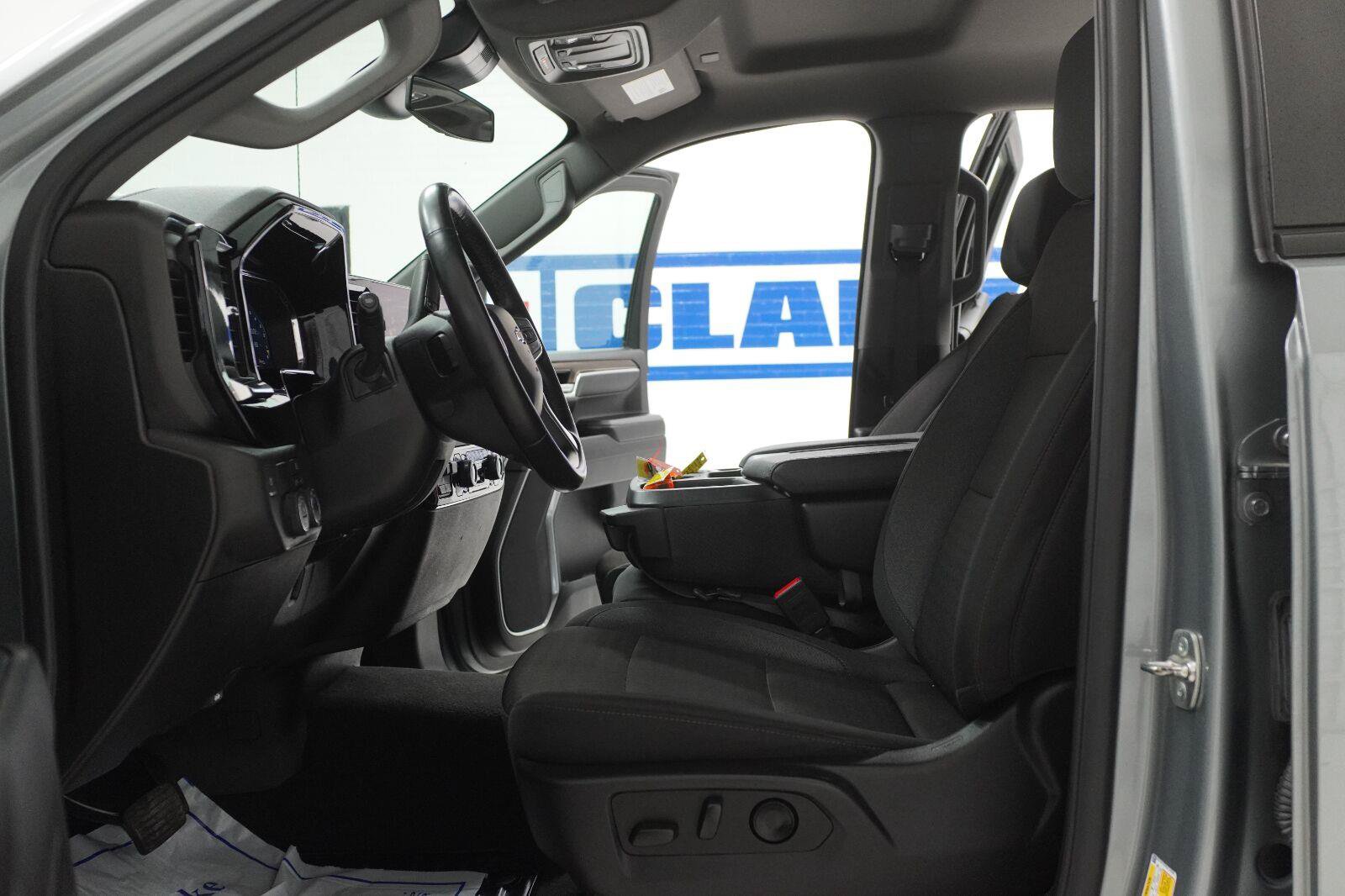 Used 2025 Chevrolet Silverado 1500 LT RWD image 6