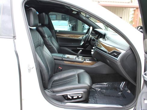 Used 2016 BMW 750i xDrive image 16