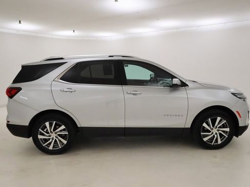 Used 2022 Chevrolet Equinox Premier image 2