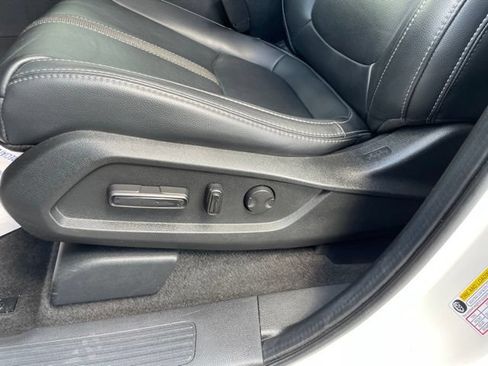 Used 2023 Honda Pilot Touring image 10