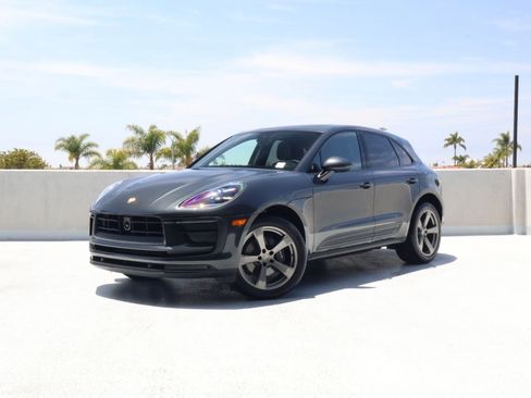 Certified 2024 Porsche Macan AWD/4WD image 1