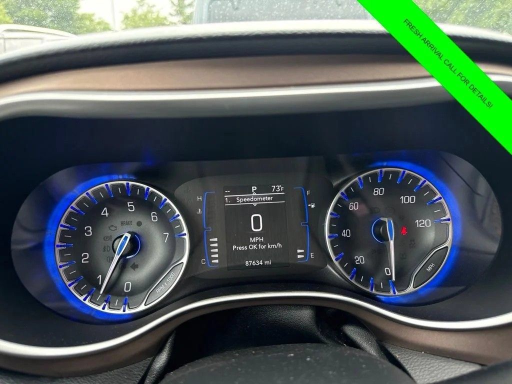 Used 2019 Chrysler Pacifica Touring-L FWD image 21