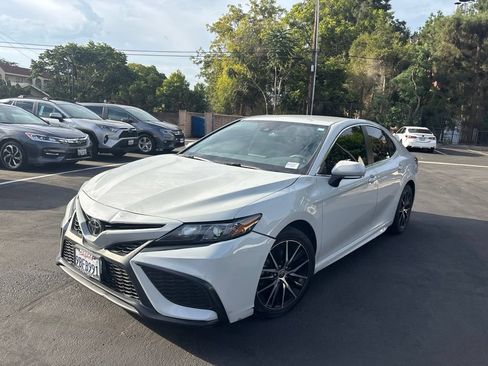 Used 2022 Toyota Camry SE FWD image 8