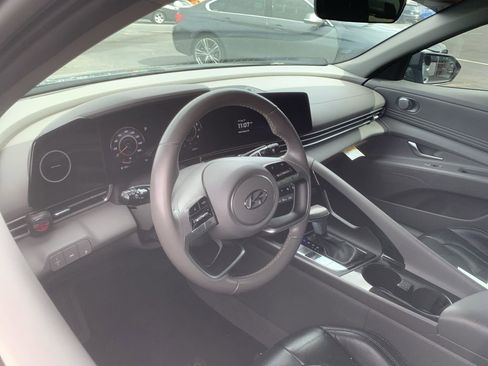 Used 2023 Hyundai Elantra SEL w/ Convenience Package image 8